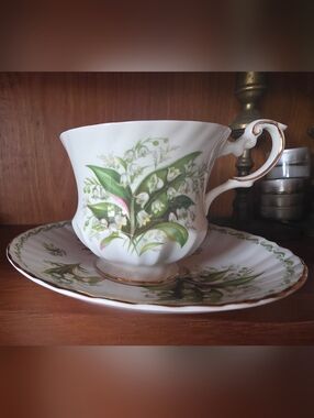 Queens Floral Lily of the Valley Bone China Teacup & Saucer - White & Green